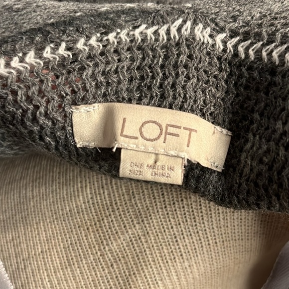 LOFT Gray Plaid Shawl - Picture 4 of 4